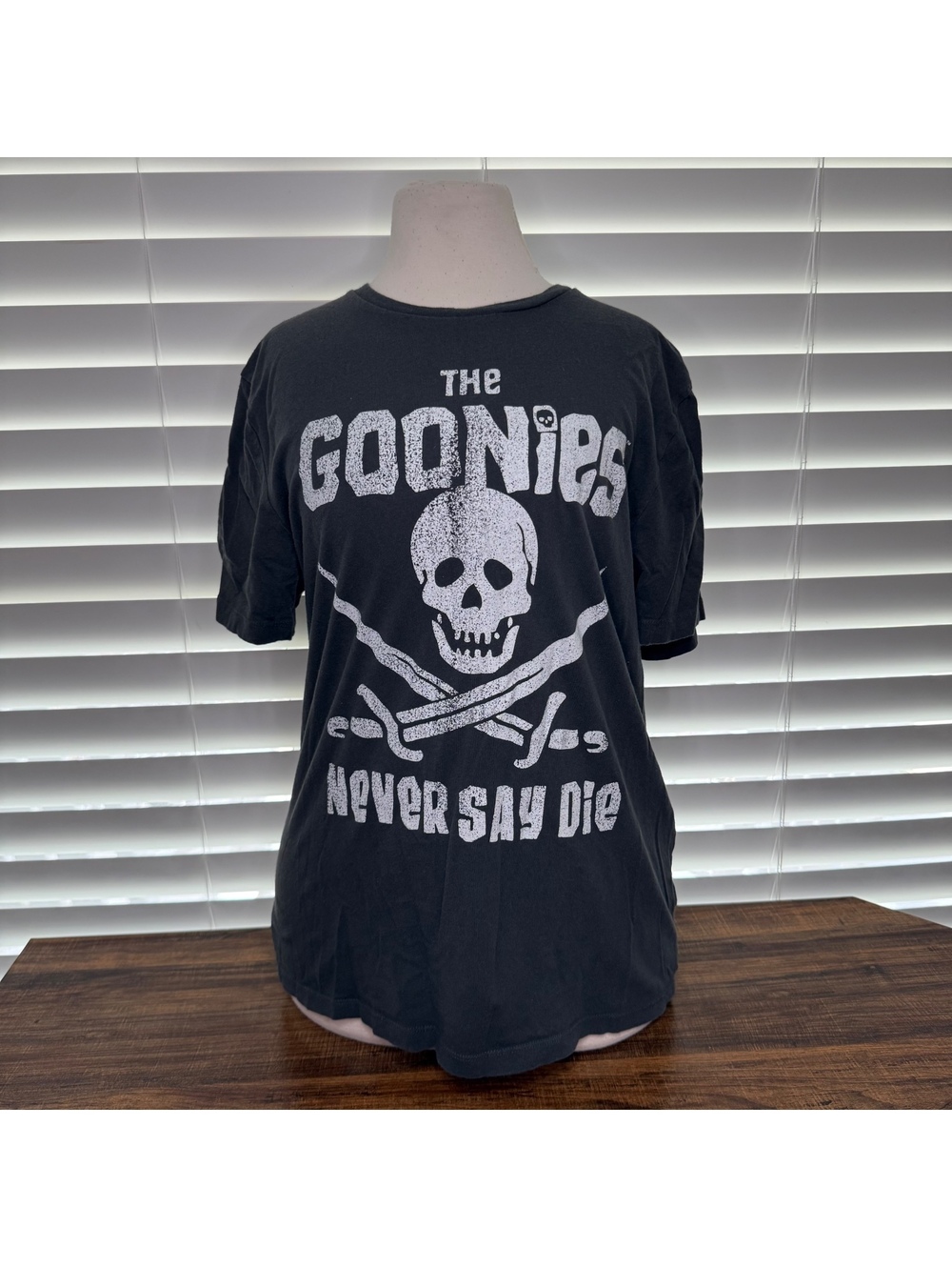 Old Navy The Goonies Never Say Die T-Shirt Juniors Size Medium